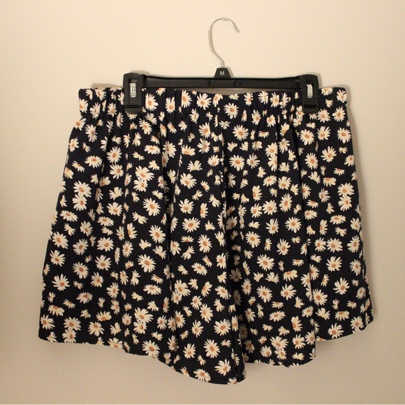 SHEIN VCAY Plus Daisy Print Wide Leg Shorts - Picture 2 of 7